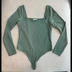 Aritzia Babaton Contour Square Neck Bodysuit Size Large in Green